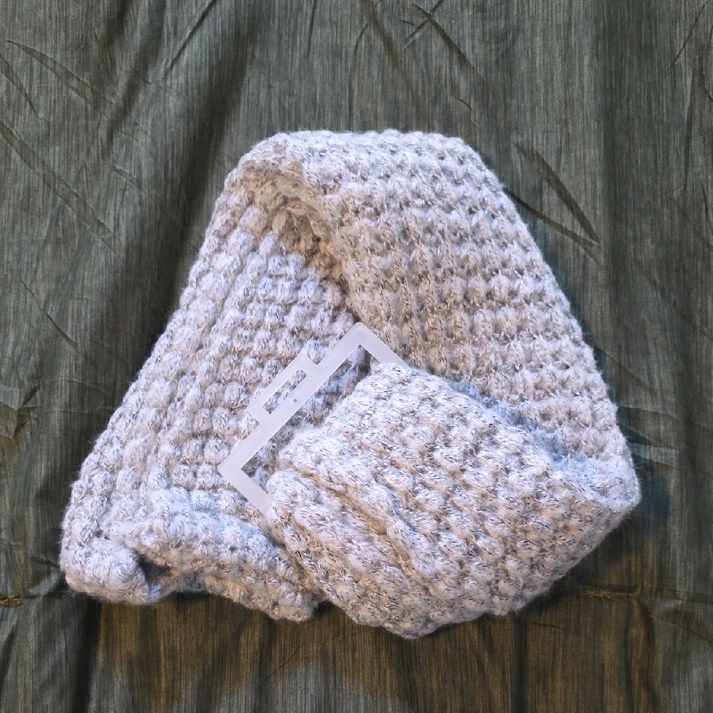 Cozy Knit Scarf in Light Gray - Picture 1 of 2